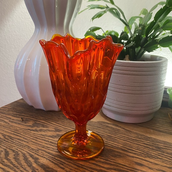 Fenton Glass Thumbprint Amberina Swung Pedestal Vase - Picture 1 of 4